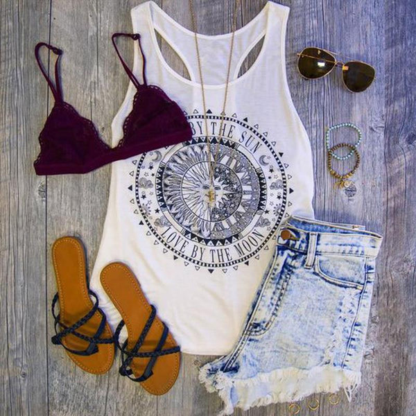 'Love By The Moon' T-shirt - GirlsNightcom